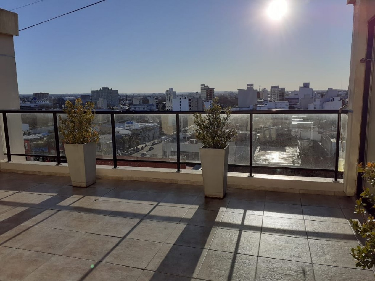 Departamento de 2 ambientes con doble balcon a la calle y Quincho equipado. Impecable!!!