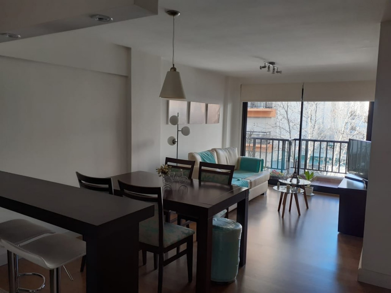 Departamento de 2 ambientes con doble balcon a la calle y Quincho equipado. Impecable!!!