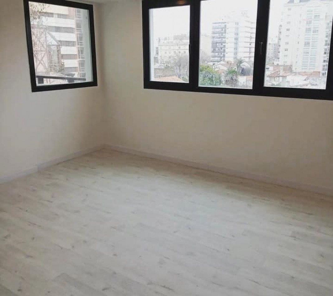 Semipiso a la calle de 3 ambientes con balcon y dormitorio en suite. Quincho equipado. A ESTRENAR.Z/Garay 2400