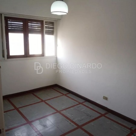 Oportunidad. Dpto de 3 ambientes ubicado en Alberti y Salta