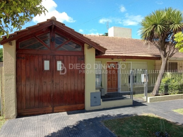 Chalet en P.H de 3 ambientes, con gge y patio con parrilla. A 10 cuadras del mar.!