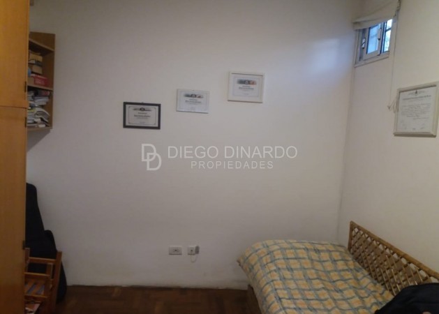 Casa de 3 ambientes con dpcia, gge, amplio patio. Totalmente reciclada