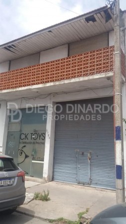 Casa en Planta alta de 3 amb + local a la calle . Z/Alvarado y Dorrego