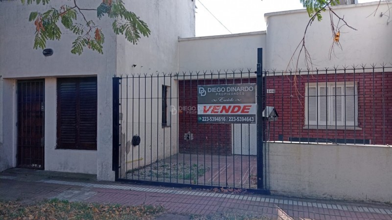 Casa de 3 amb con entrada de auto y patio + dpto 2 ambientes. Z/San Juan