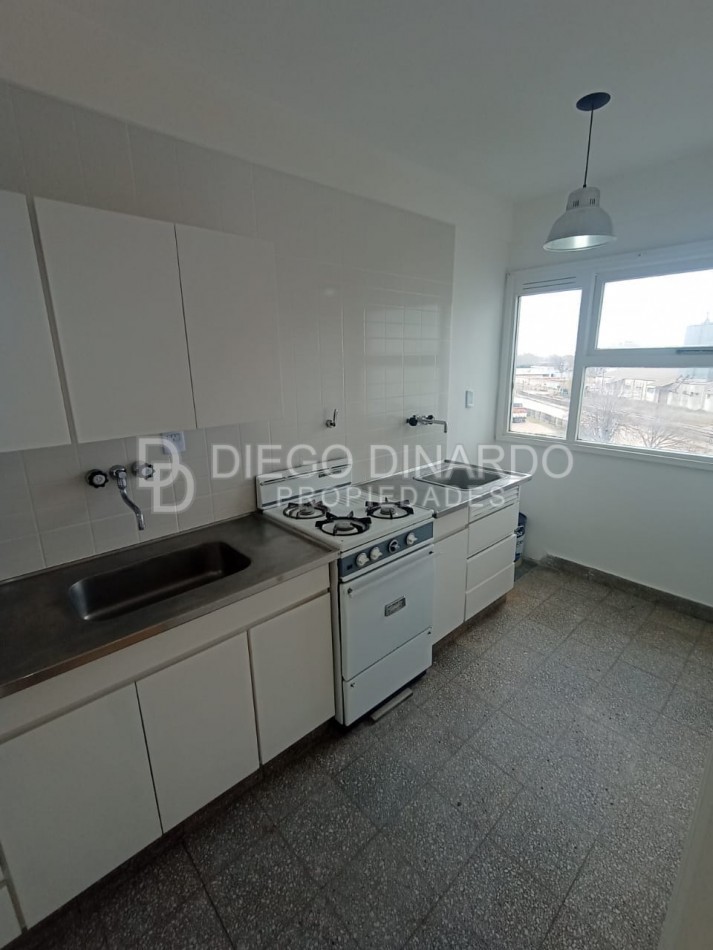 Oportunidad -Departamento a la calle con balcon de 3 ambientes.- 