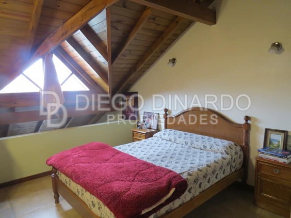 Duplex de 3 ambientes con entrada de auto cubierta y parque con parrilla.Z/Neuquen y Laprida