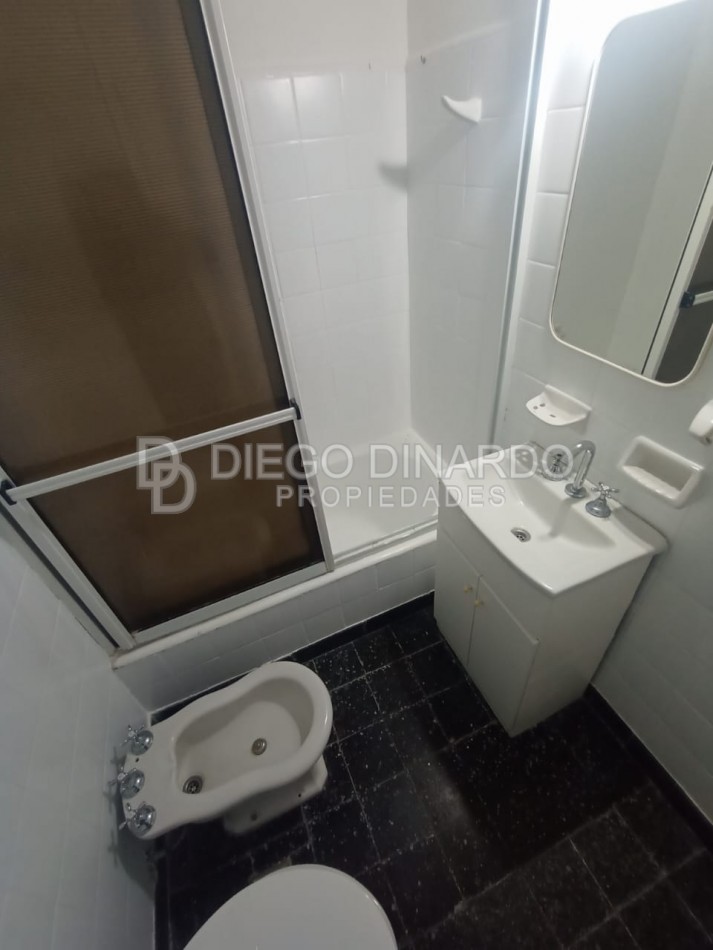 Oportunidad -Departamento a la calle con balcon de 3 ambientes.- 