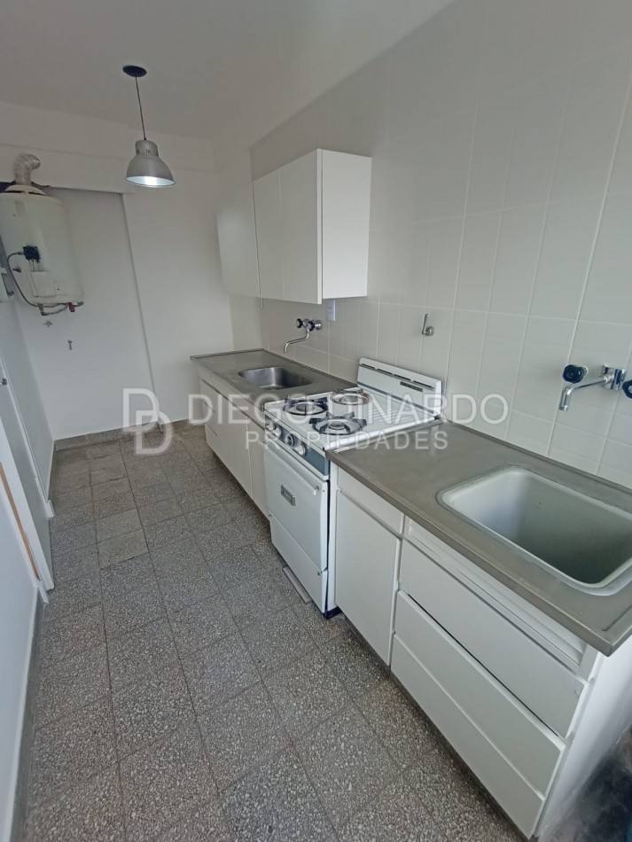 Oportunidad -Departamento a la calle con balcon de 3 ambientes.- 